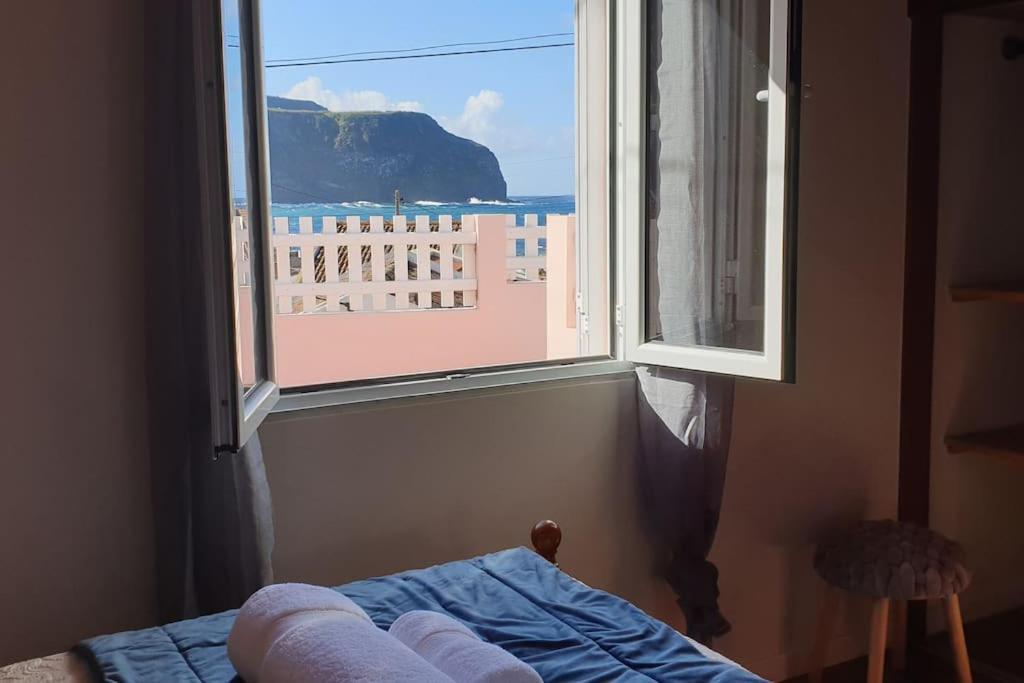 Casa Da Ribeira - Mosteiros Holiday home